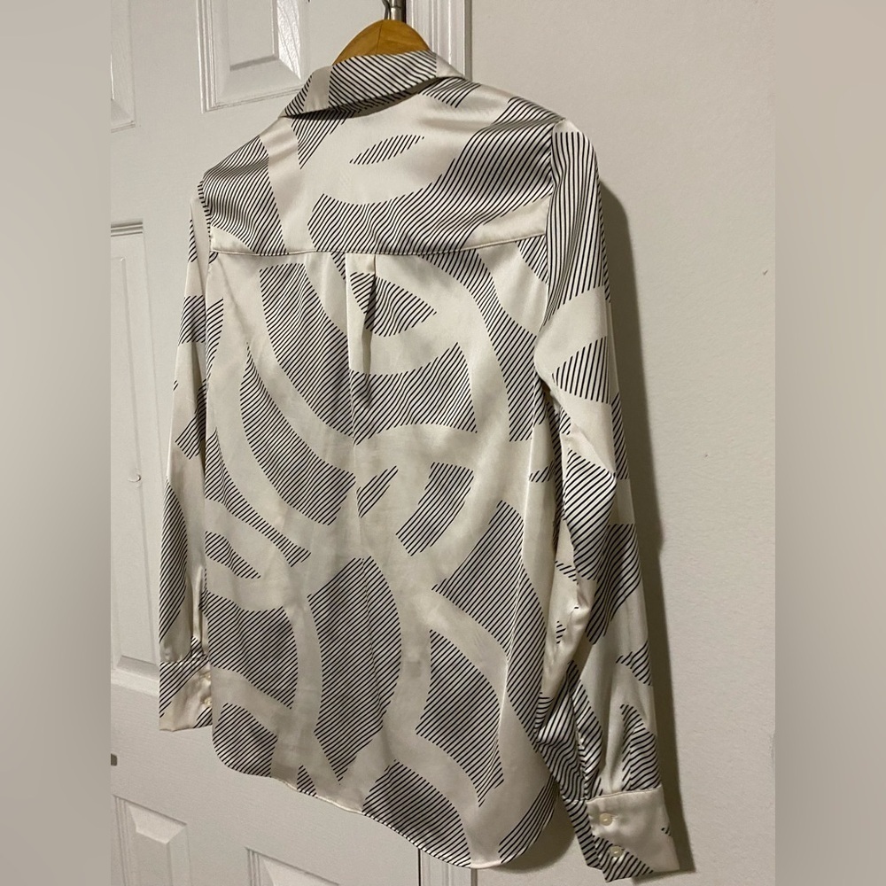Set of two Button-Up Shirt H and M, and Worth - Picture 7 of 16
